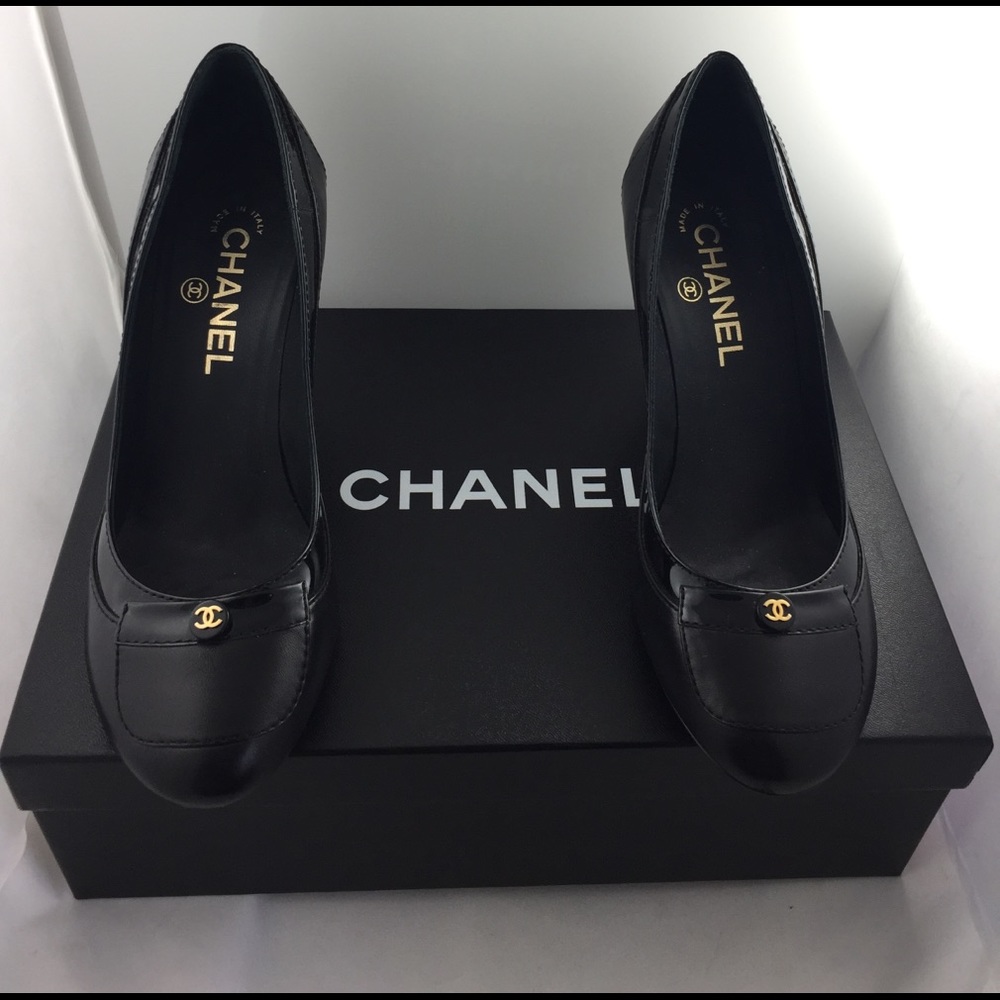 Black Chanel Pumps!
